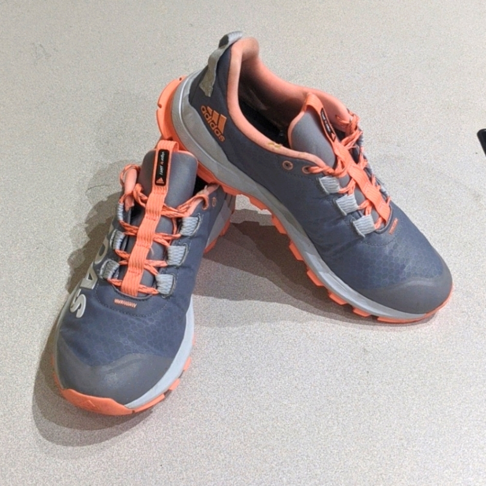 Adidas vigor tr 6 athletic shoes